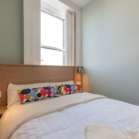 Apartment The Red Parrot Townhouse *