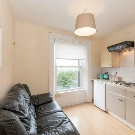 The Red Parrot Townhouse Apartment
