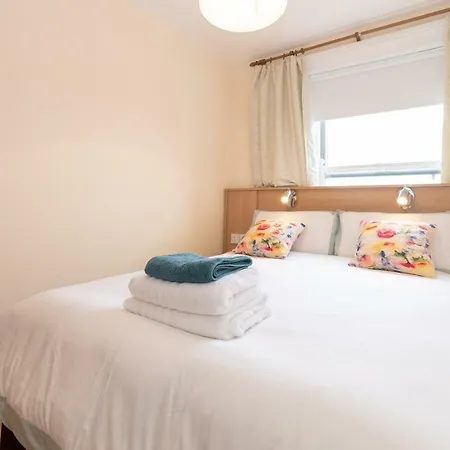 Apartment The Red Parrot Townhouse *