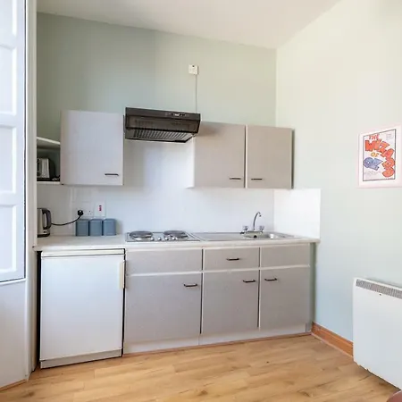 The Red Parrot Townhouse Apartament