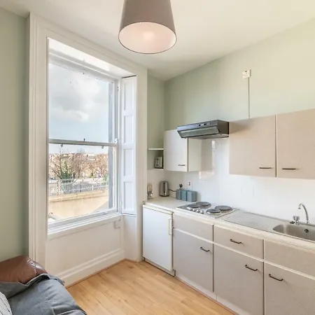 Apartament The Red Parrot Townhouse *
