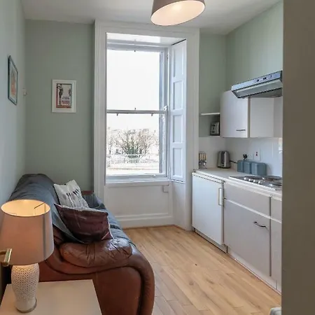 Apartament The Red Parrot Townhouse *